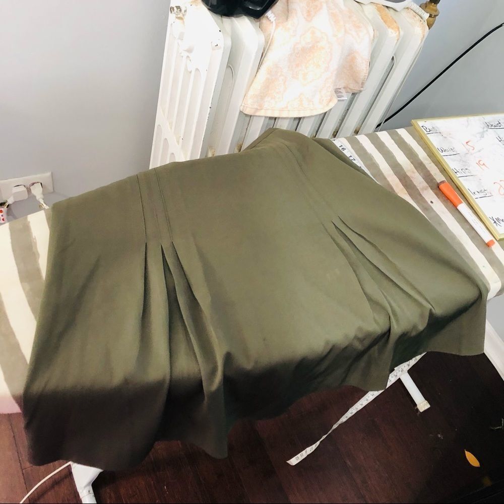 Burberry military green front pleated skirt - Picture 9 of 10